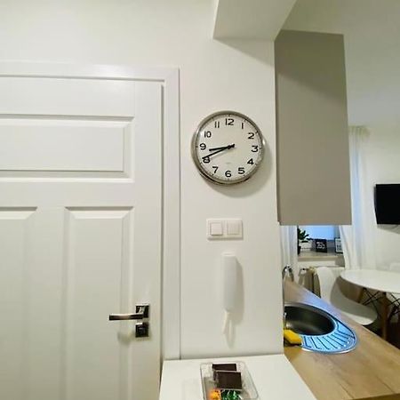 Bezagenta Mozart8 Studio Easy Access To City Wifi Apartment Warsawa Bagian luar foto