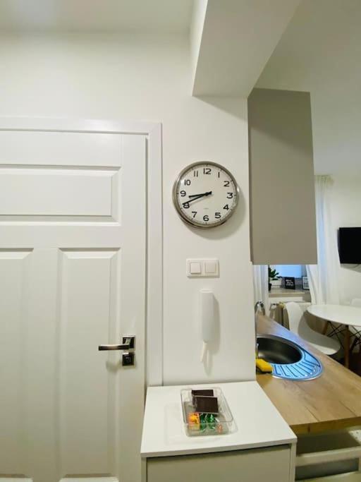 Bezagenta Mozart8 Studio Easy Access To City Wifi Apartment Warsawa Bagian luar foto